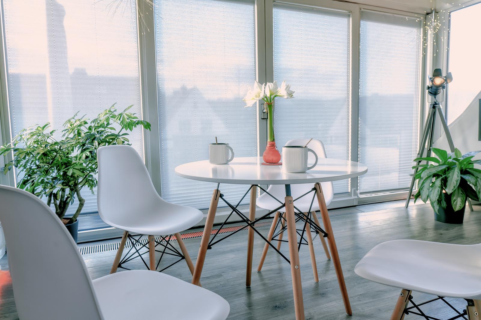 Helle, moderne Arbeitsumgebung